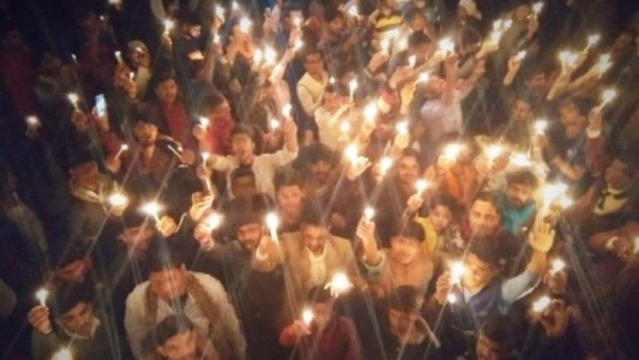 बेरोज़गारों के ग़ुस्से की आग कहीं सरकारों को भस्म न कर दे! 